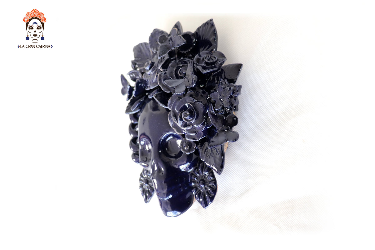 Cráneo Barro Vidriado Azul con Flores y Trenza II - 19.5 cm. 7.6 in.