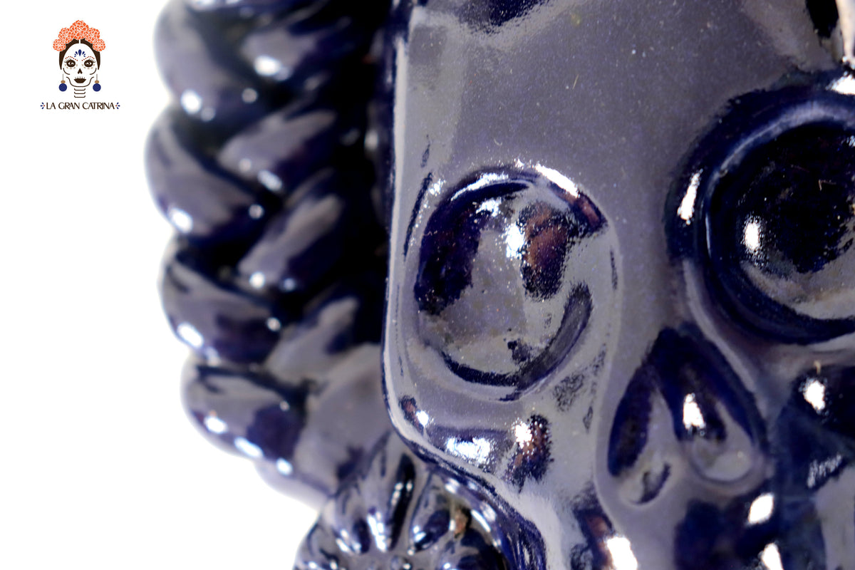 Cráneo Barro Vidriado Azul con Flores y Trenza II - 19.5 cm. 7.6 in.