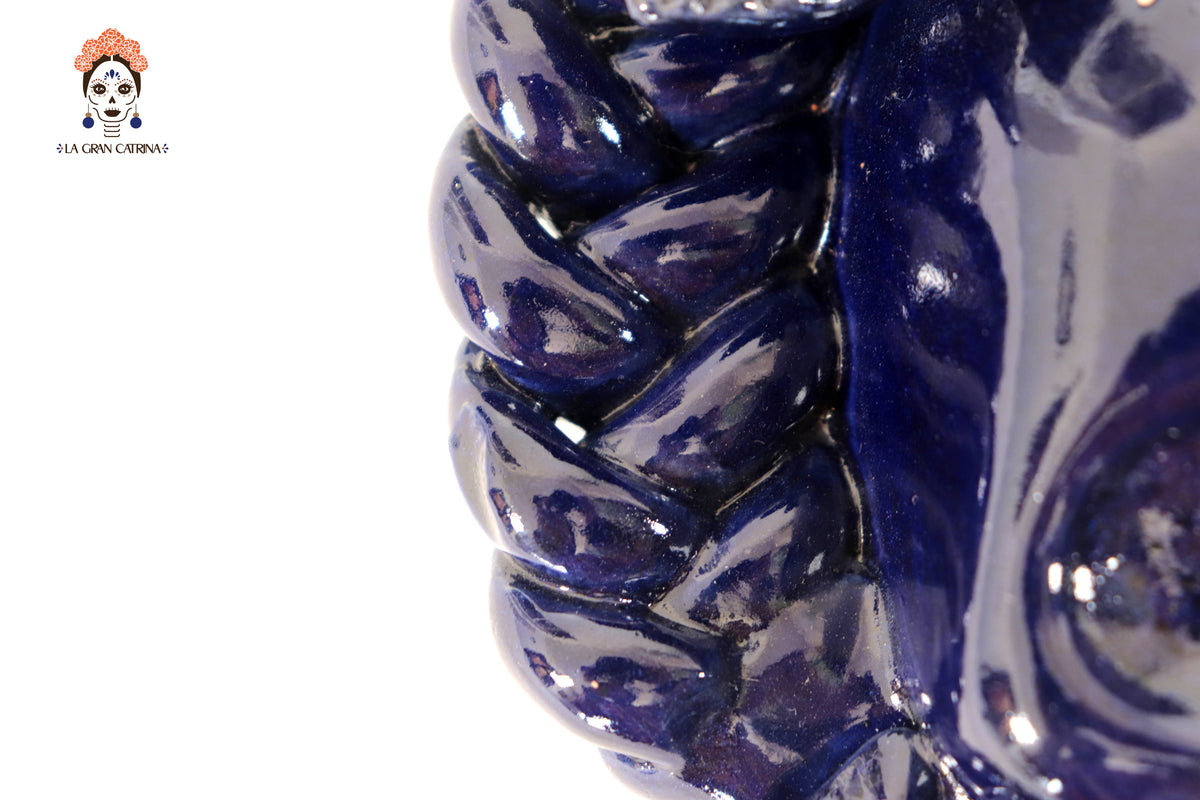 Cráneo Barro Vidriado Azul con Flores y Trenza II - 19.5 cm. 7.6 in.