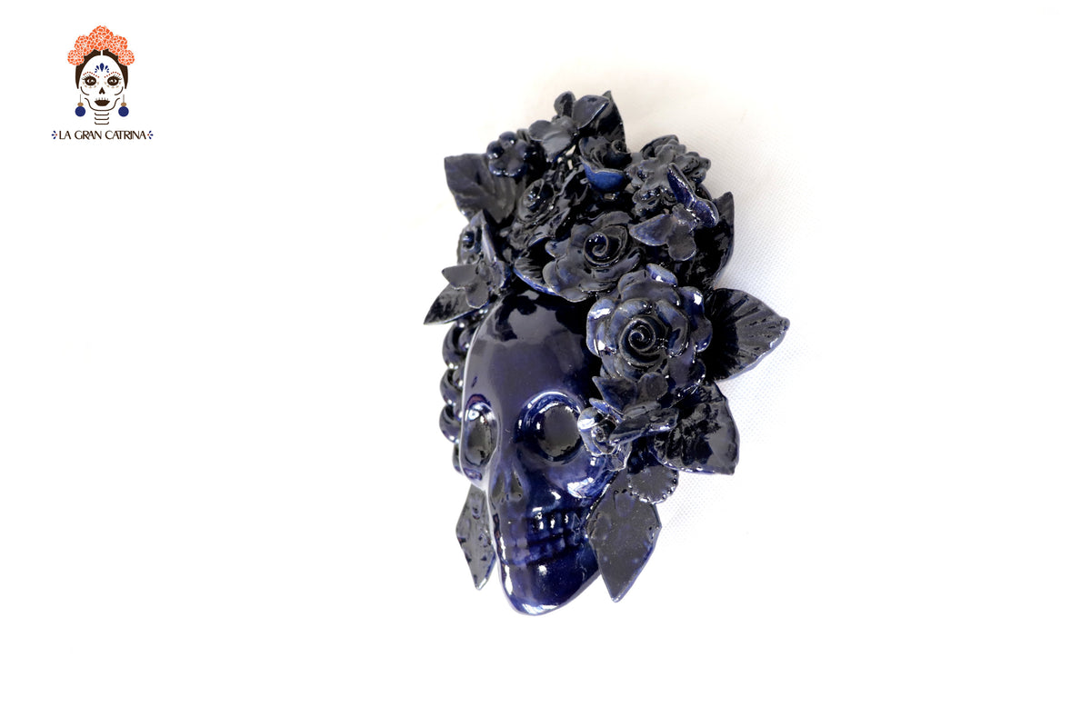 Cráneo Barro Vidriado Azul con Flores y Trenza - 19.5 cm. 7.6 in.