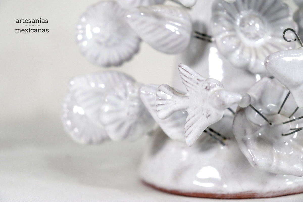 Cruz blanca vidriada de 43 cm.