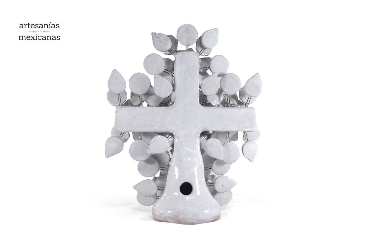 Cruz blanca vidriada de 32.5 cm.