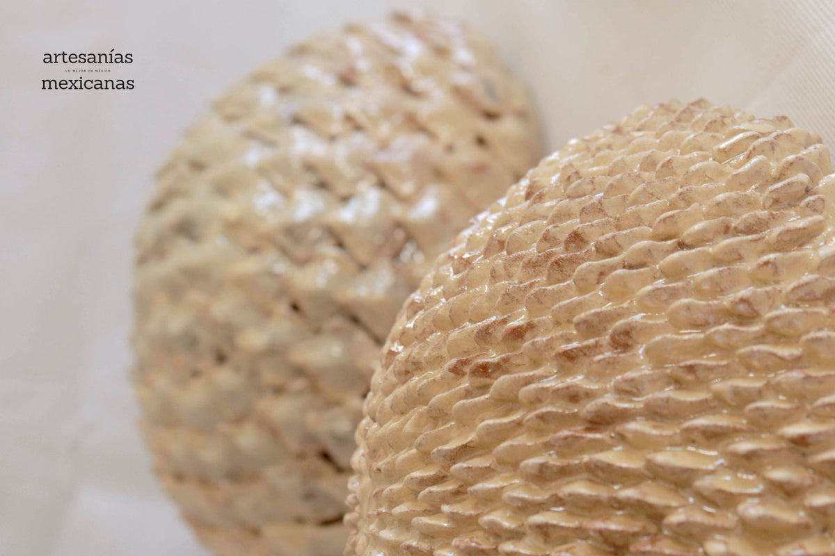 Esferas vidriadas beige de pared