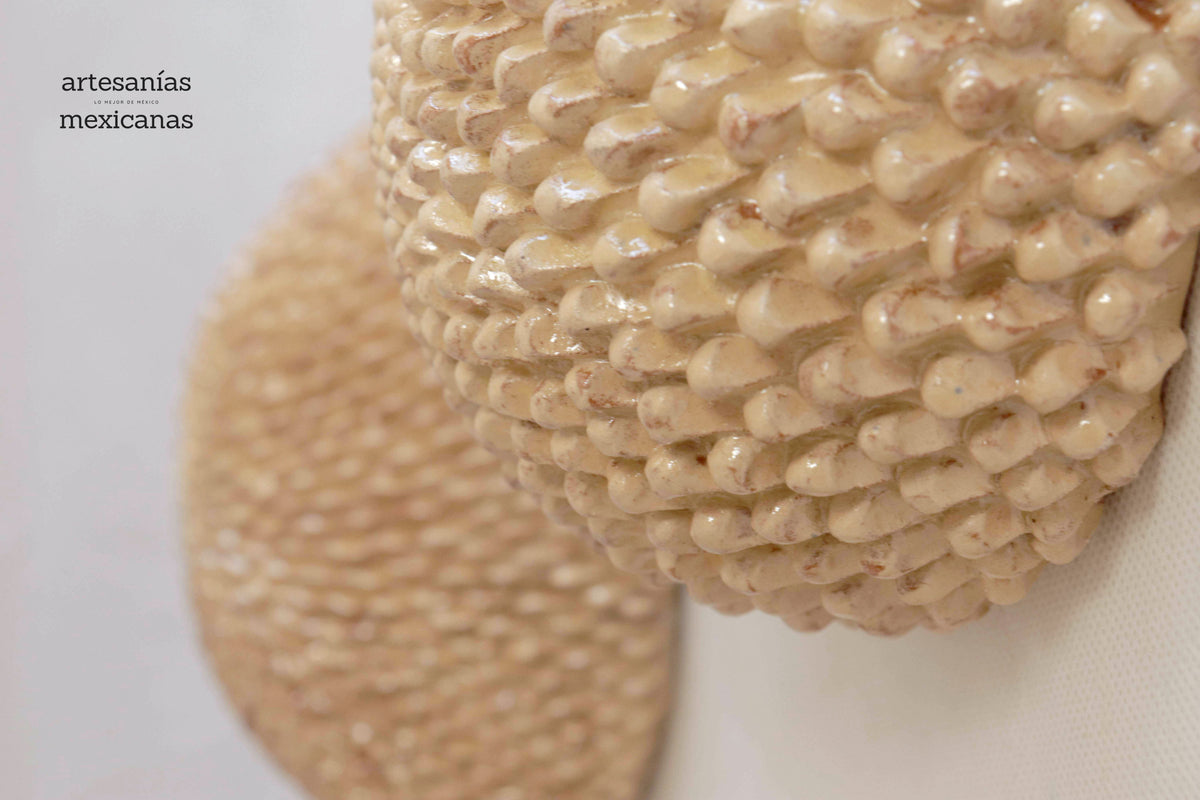 Esferas vidriadas beige de pared