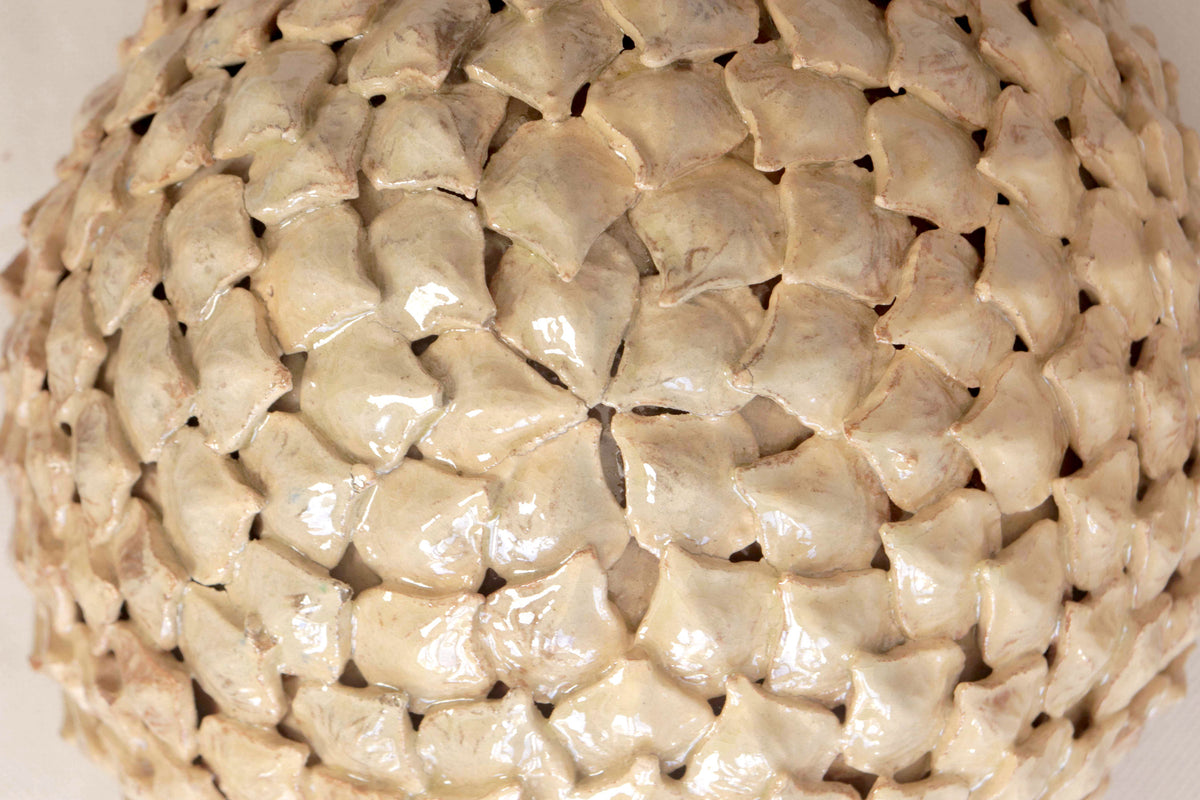 Esferas vidriadas beige de pared