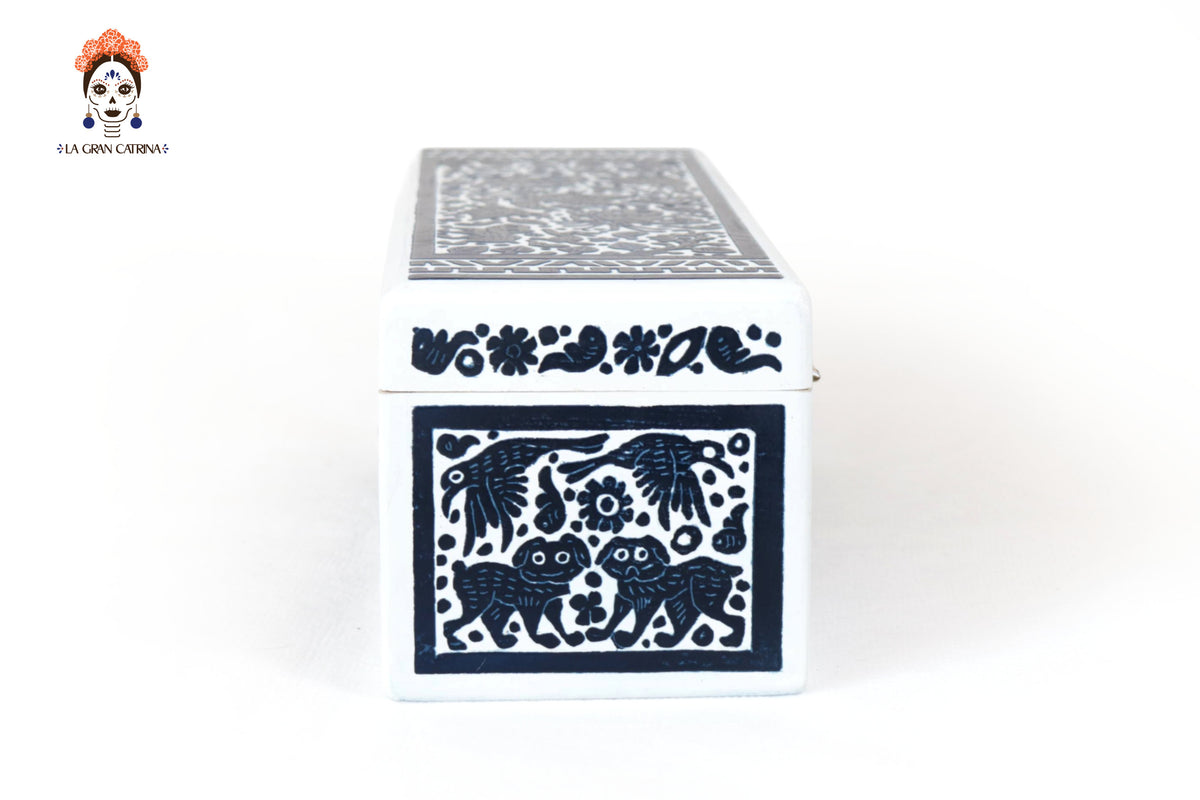 Caja Artesanal de Olinalá Blanca con Diseño Floral Tradicional - 33 cm. 12.9 in. Olinala