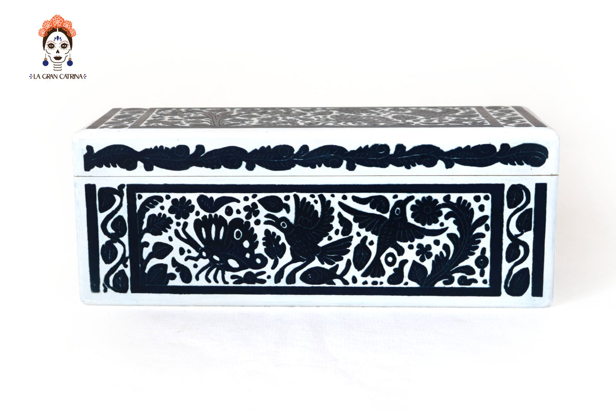 Caja Artesanal de Olinalá Blanca con Fauna y Flora Tradicional - 33 cm. 12.9 in. Olinala