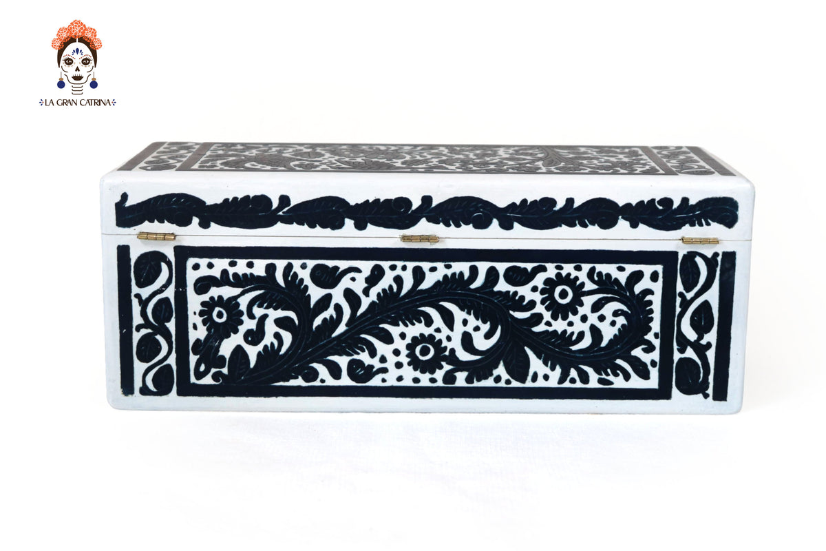 Caja Artesanal de Olinalá Blanca con Fauna y Flora Tradicional - 33 cm. 12.9 in. Olinala