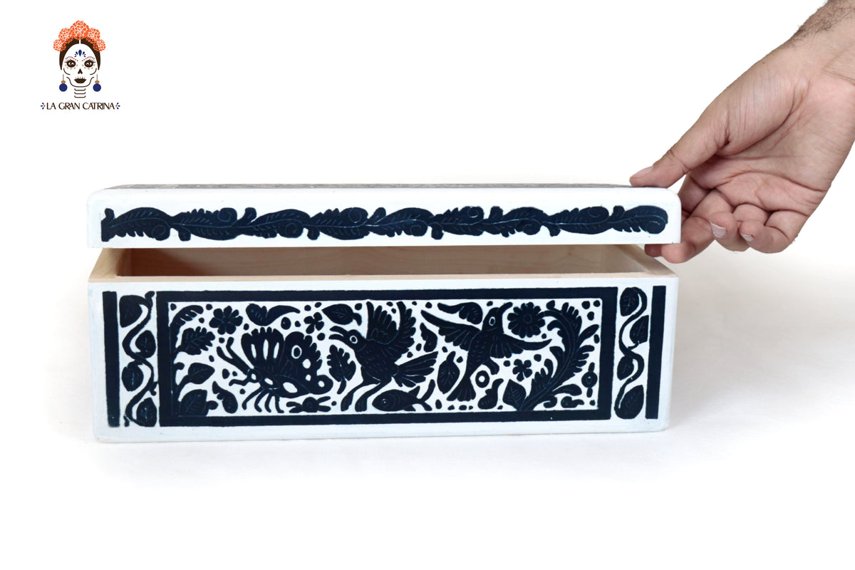 Caja Artesanal de Olinalá Blanca con Fauna y Flora Tradicional - 33 cm. 12.9 in. Olinala
