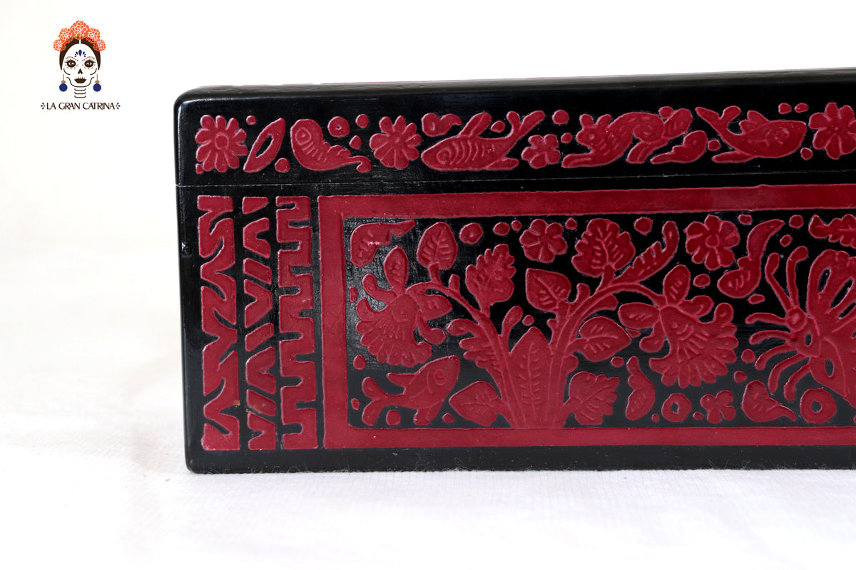 Caja Artesanal de Olinalá Roja con Diseño Floral Tradicional - 33 cm. 12.9 in. Olinala