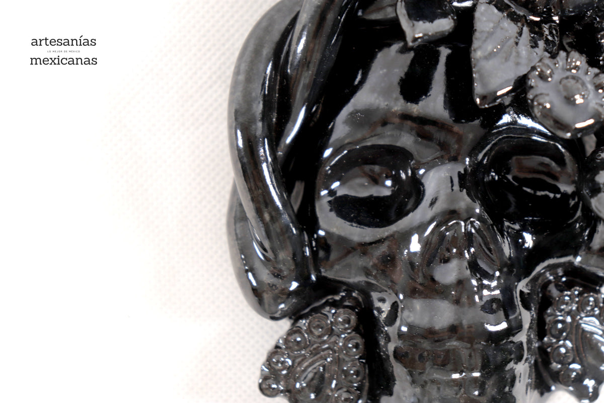 Calavera negra chica de pared Il - Barro vidriado - 14.5 cm. 5.7 in.