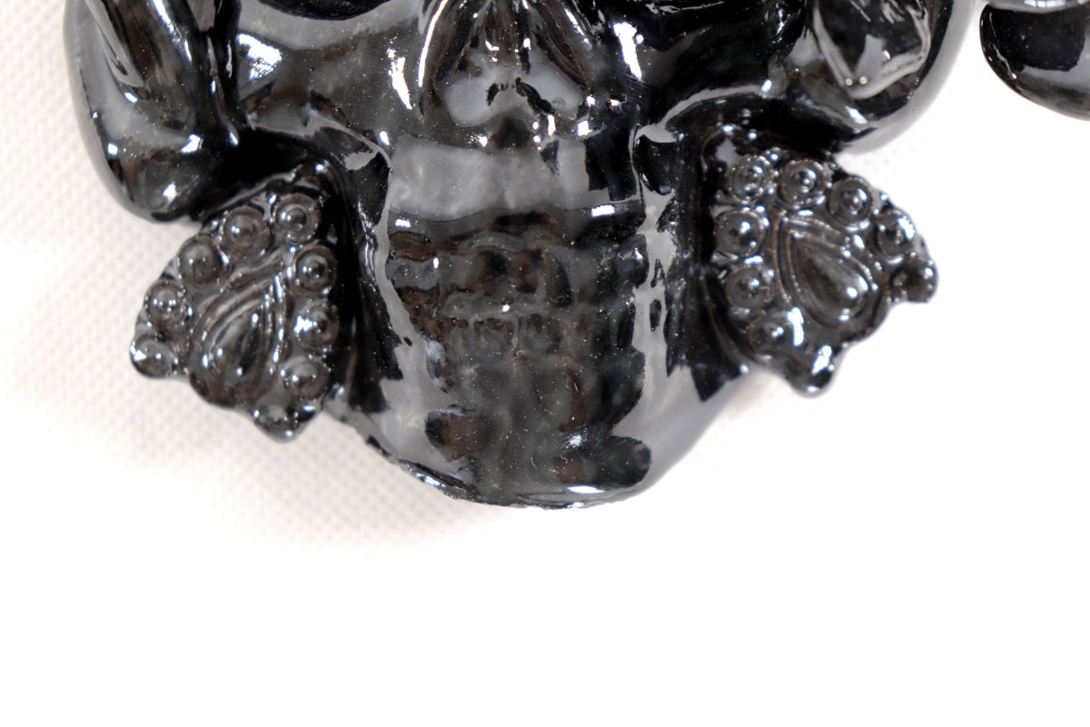 Calavera negra chica de pared Il - Barro vidriado - 14.5 cm. 5.7 in.