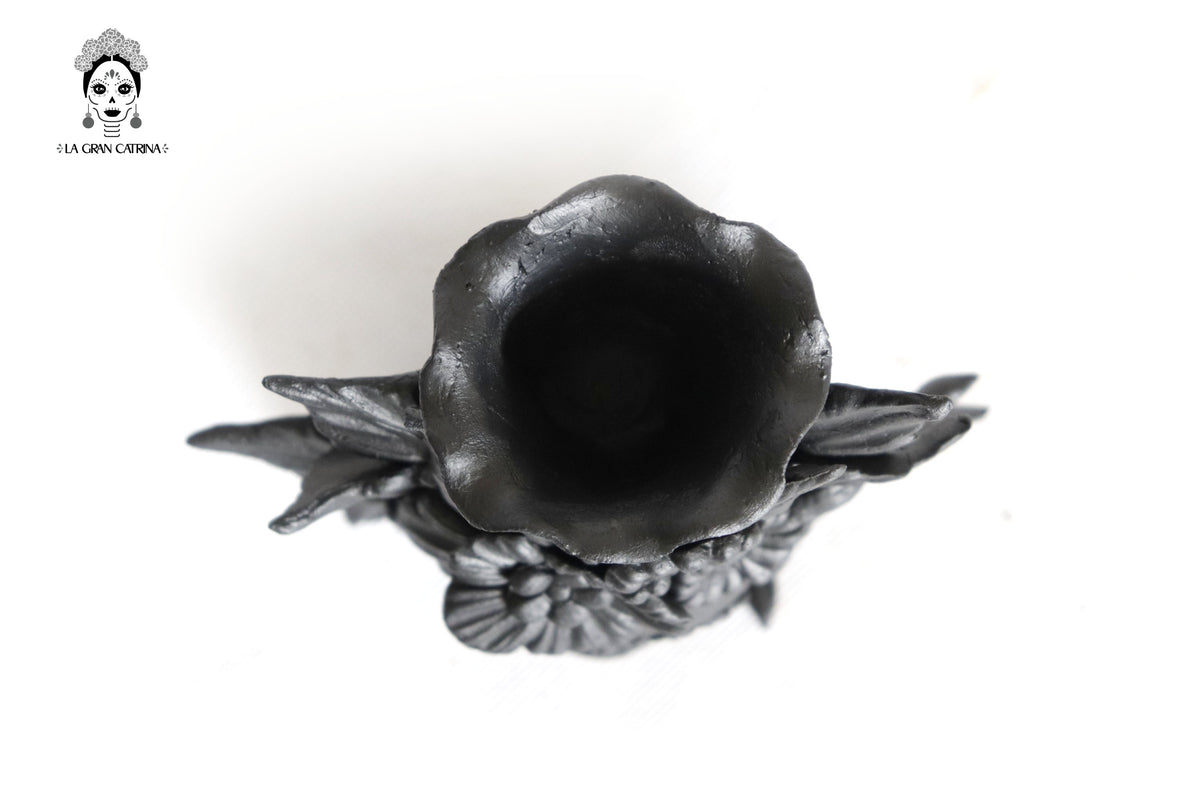 Set 3 Calaveras Negras con Flores de Barro 14 Cm 5.7 In. Candelabros