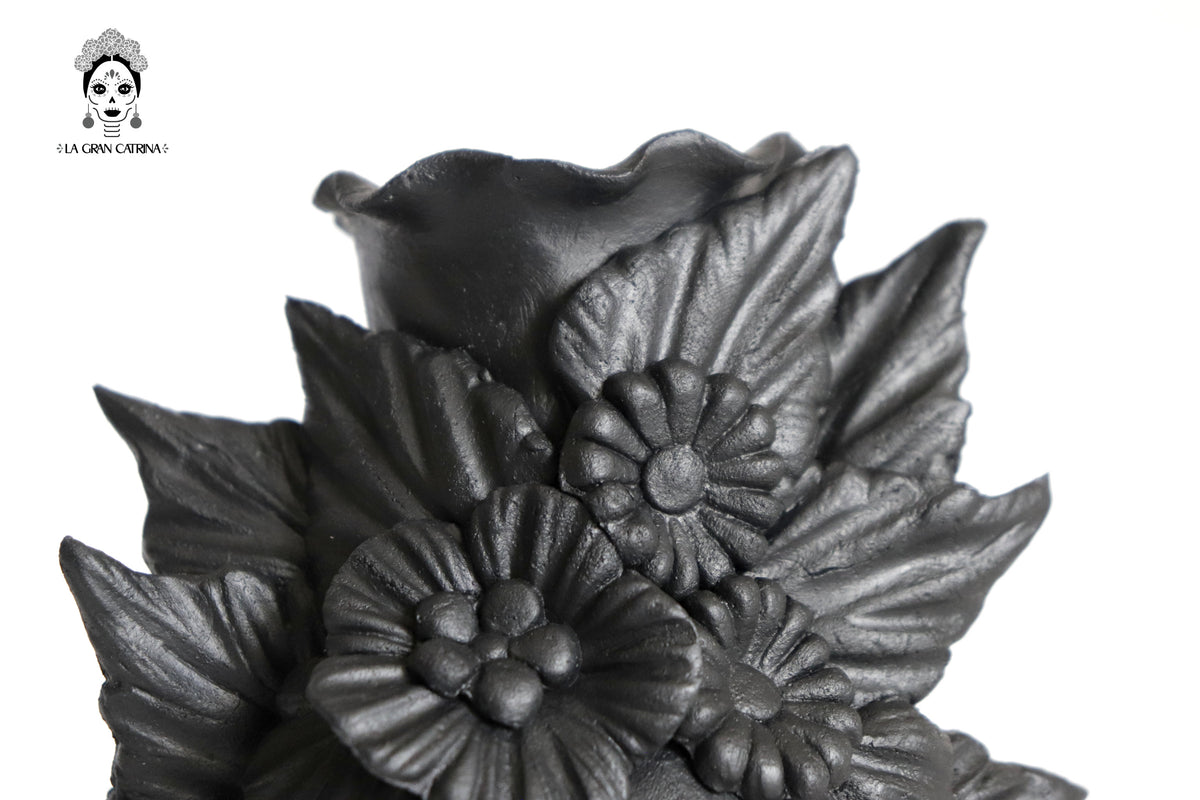 Set 3 Calaveras Negras con Flores de Barro 14 Cm 5.7 In. Candelabros