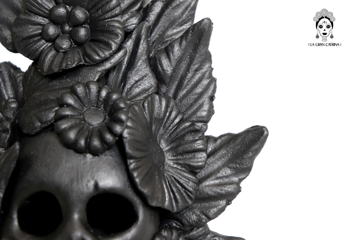 Set 3 Calaveras Negras con Flores de Barro 14 Cm 5.7 In. Candelabros