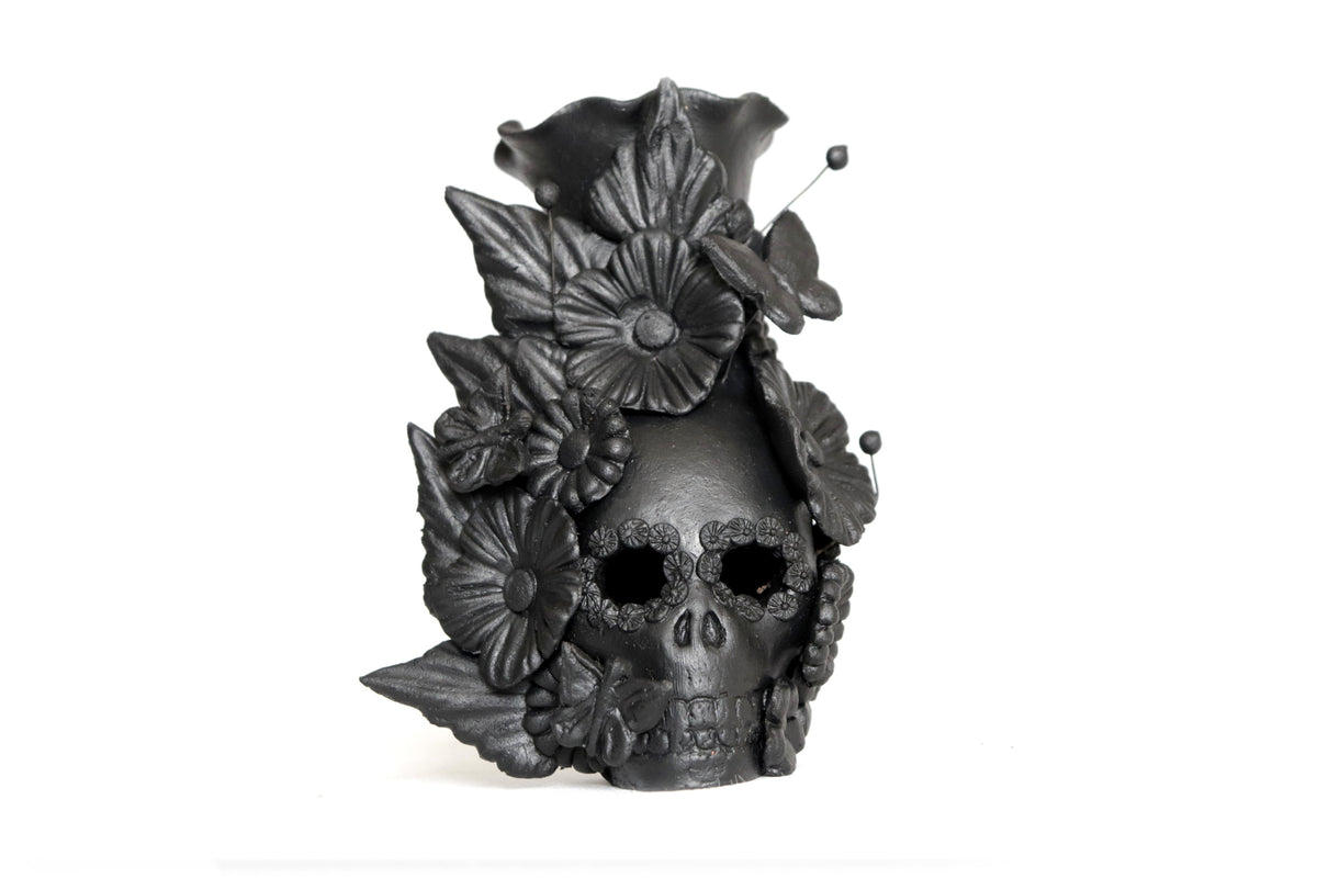 Set 3 Calaveras Negras con Flores de Barro 14 Cm 5.7 In. Candelabros
