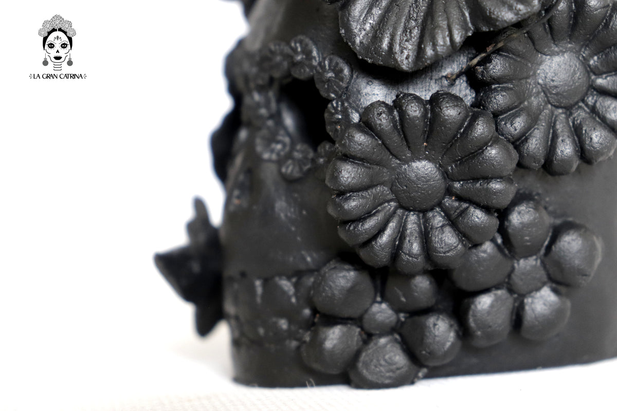 Set 3 Calaveras Negras con Flores de Barro 14 Cm 5.7 In. Candelabros