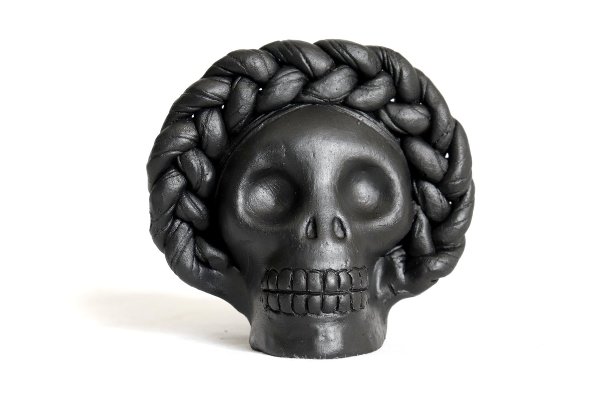 Set 3 Calaveras Negras con Trenza de Barro 13 Cm. 6.3 In. Maceta