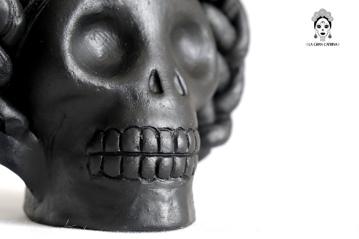 Set 3 Calaveras Negras con Trenza de Barro 13 Cm. 6.3 In. Maceta