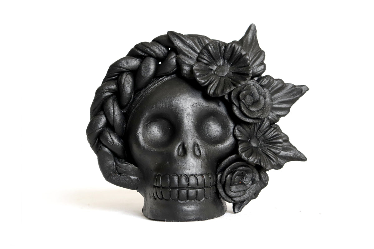 Set 3 Calaveras Negras con Trenza de Barro 13 Cm. 6.3 In. Maceta
