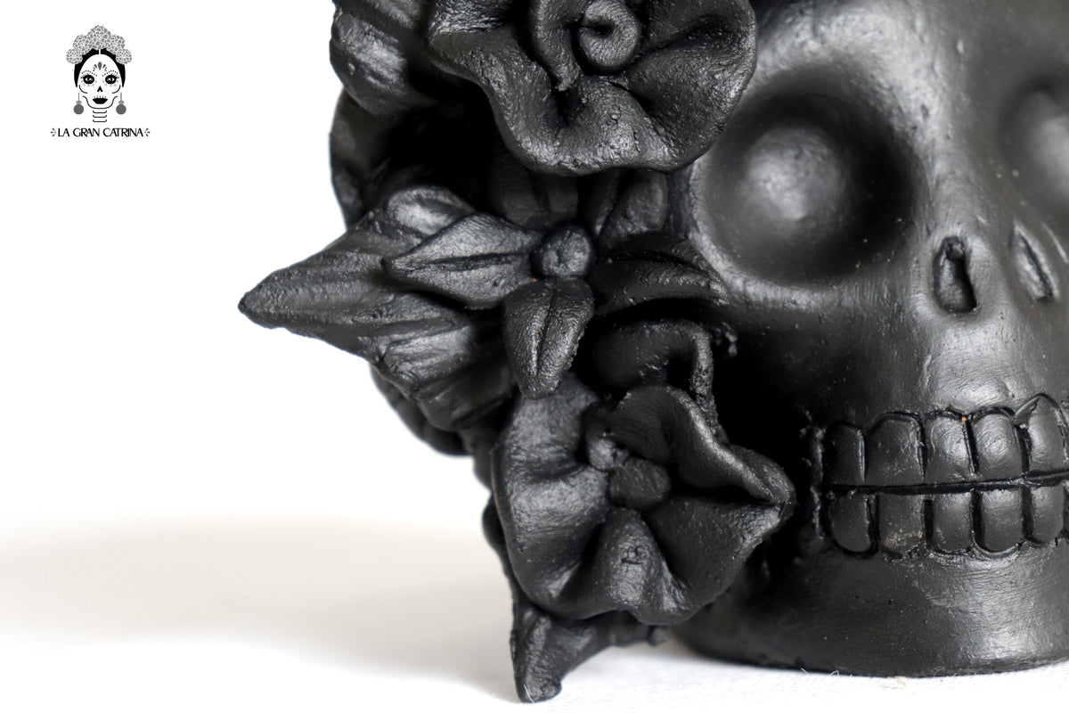 Set 3 Calaveras Negras con Trenza de Barro 13 Cm. 6.3 In. Maceta
