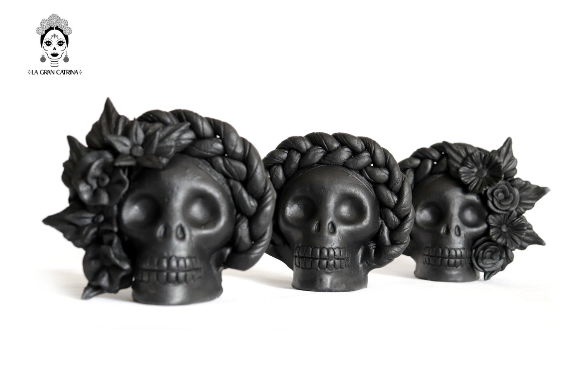 Set 3 Calaveras Negras con Trenza de Barro 13 Cm. 6.3 In. Maceta