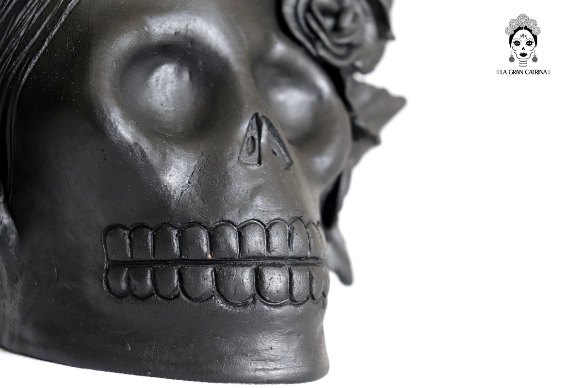 Set 3 Calaveras Negras con Trenza de Barro 18 Cm. 7 In. Maceta