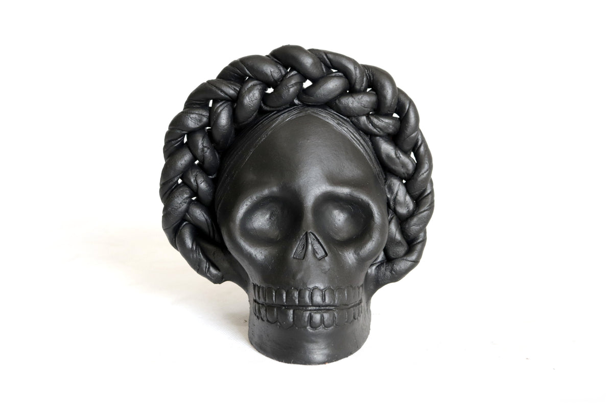 Set 3 Calaveras Negras con Trenza de Barro 18 Cm. 7 In. Maceta