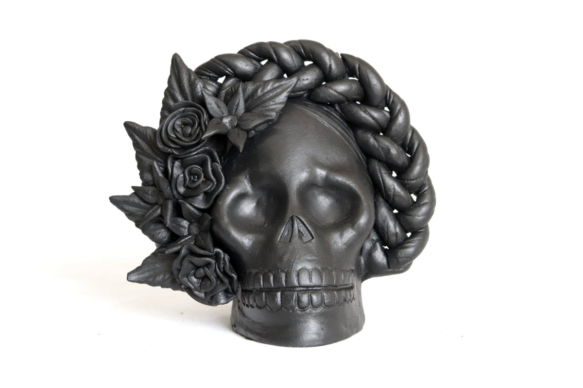 Set 3 Calaveras Negras con Trenza de Barro 18 Cm. 7 In. Maceta
