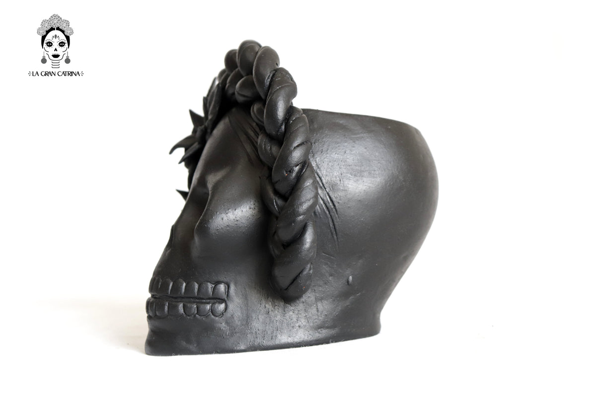 Set 3 Calaveras Negras con Trenza de Barro 18 Cm. 7 In. Maceta