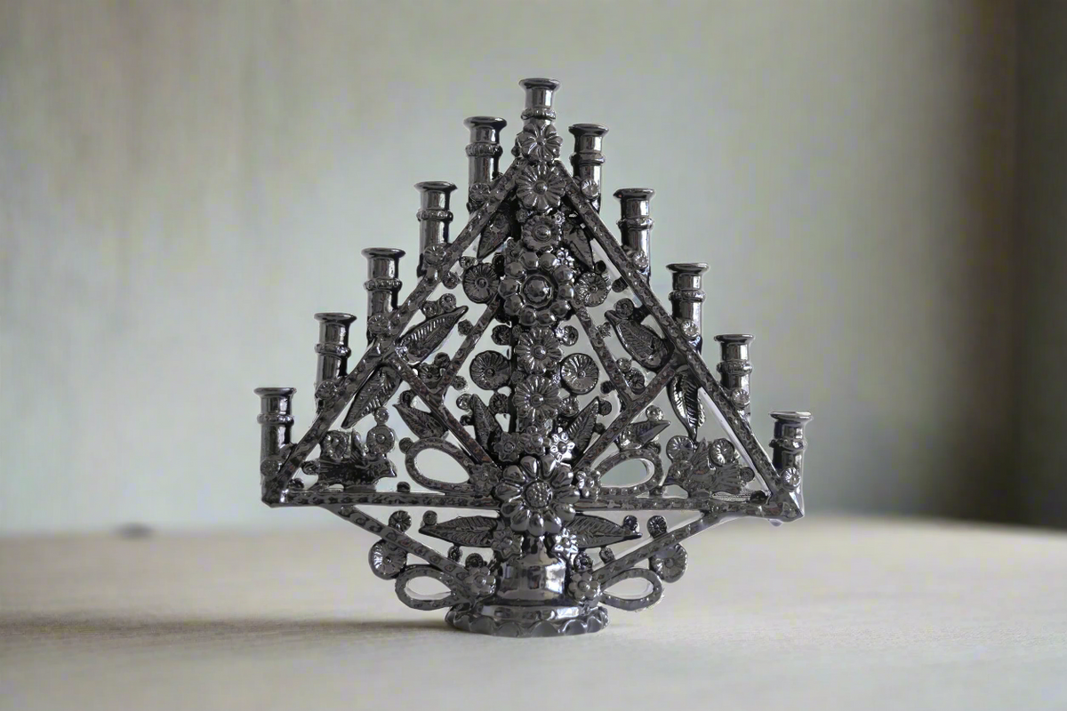 Candelero triangulo de 11 velas - 37 cm. 14.5 in Candelabros