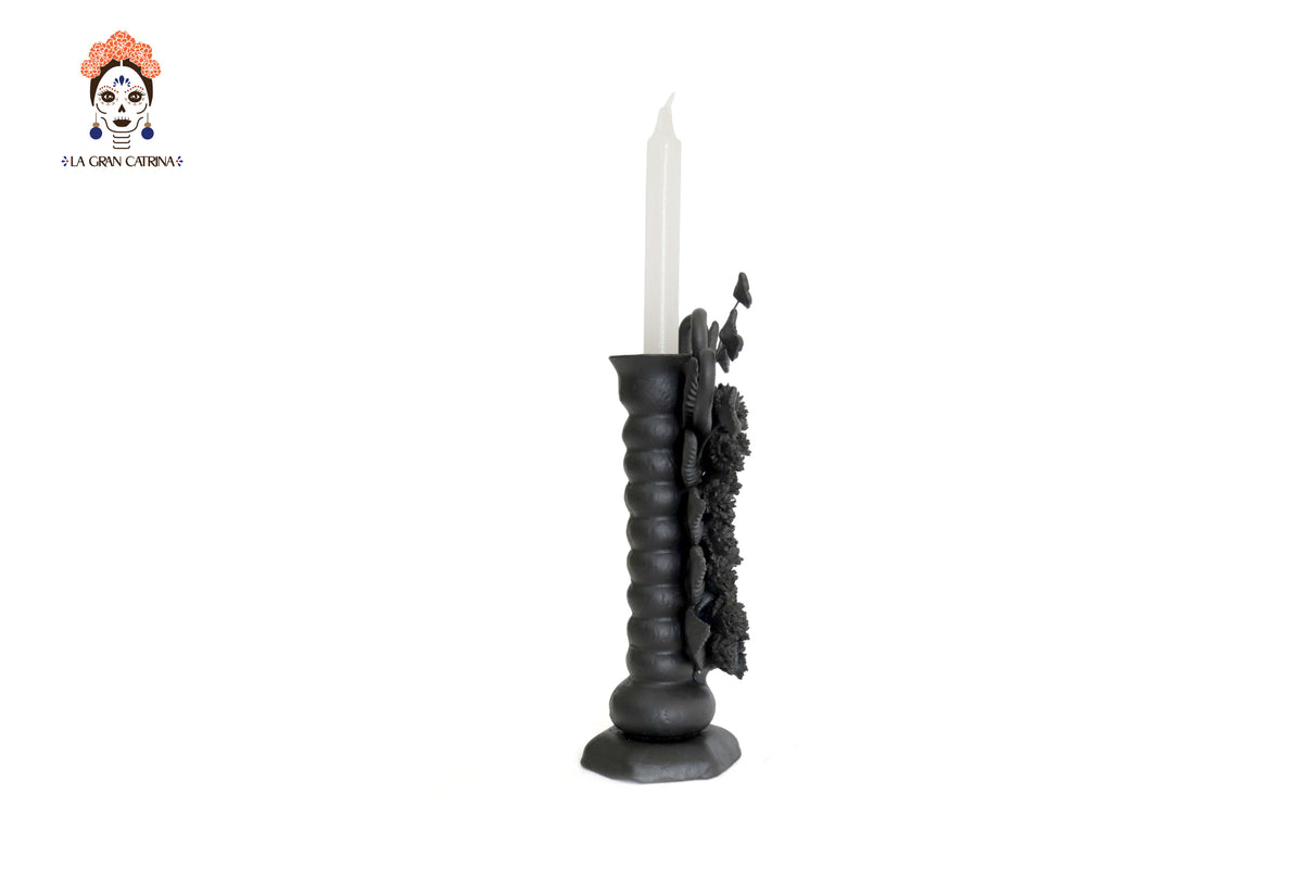 Candelero de una veladora barro negro - 28 cm.