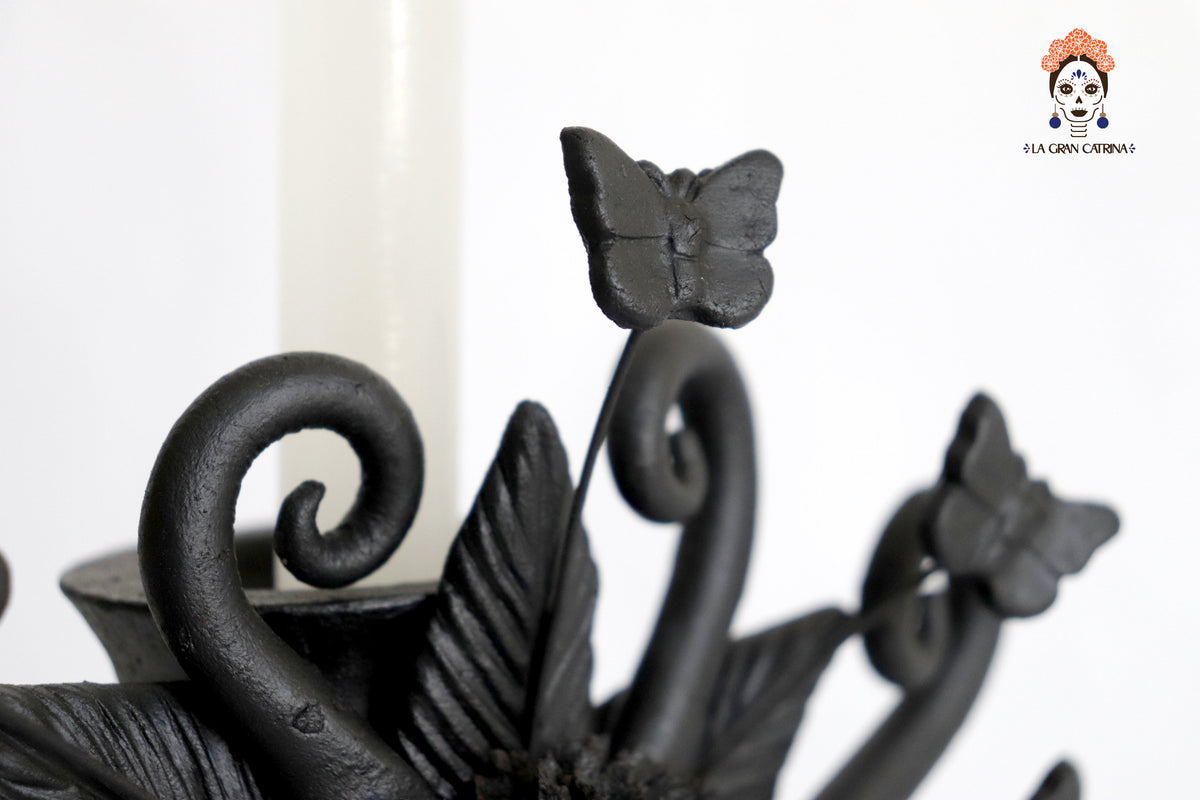 Candelero de una veladora barro negro - 28 cm.