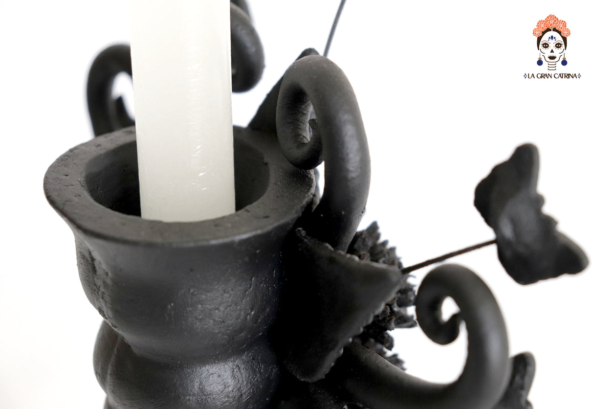 Candelero de una veladora barro negro - 28 cm.