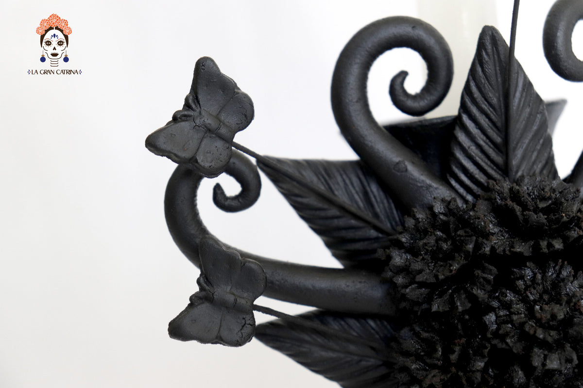 Candelero de una veladora barro negro - 28 cm.