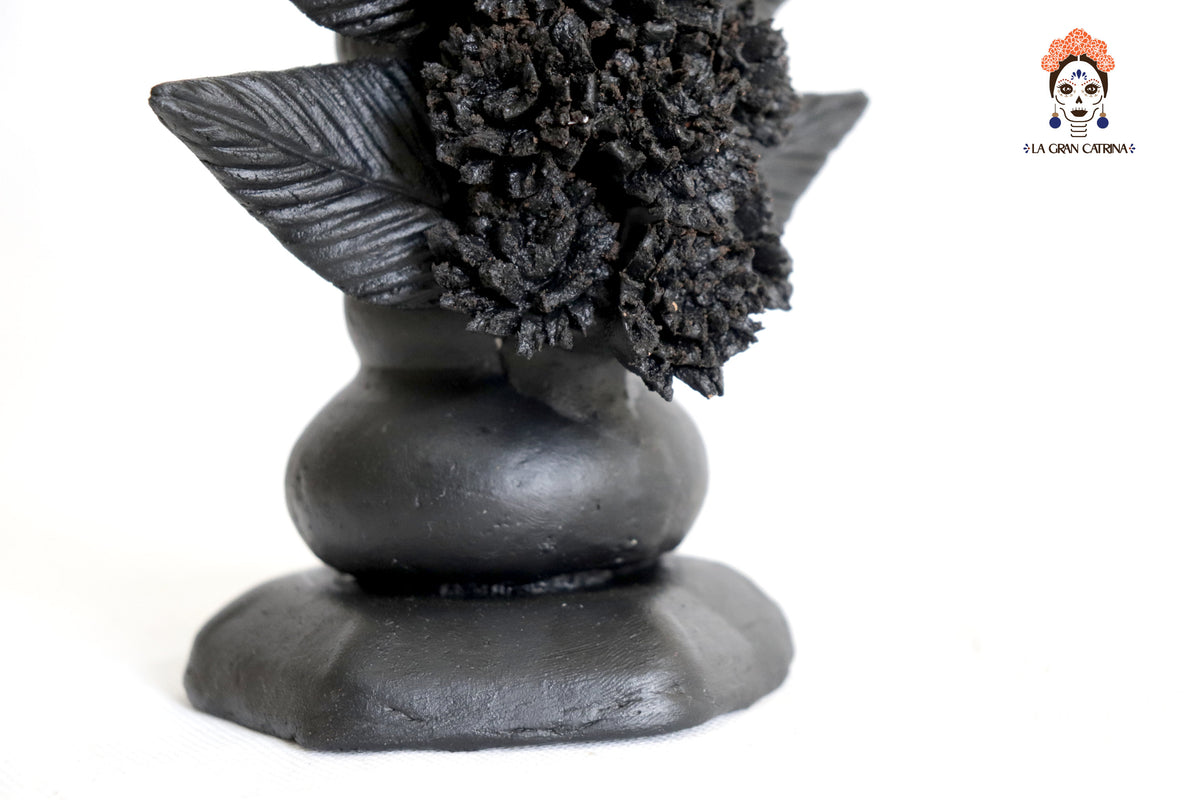 Candelero de una veladora barro negro - 28 cm.