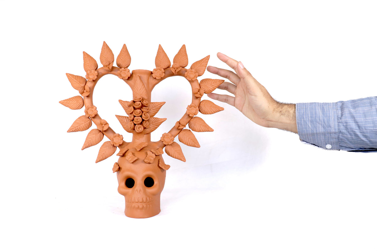 Candelero de Día de Muertos - Barro natural - 29 cm. 11.5 in.