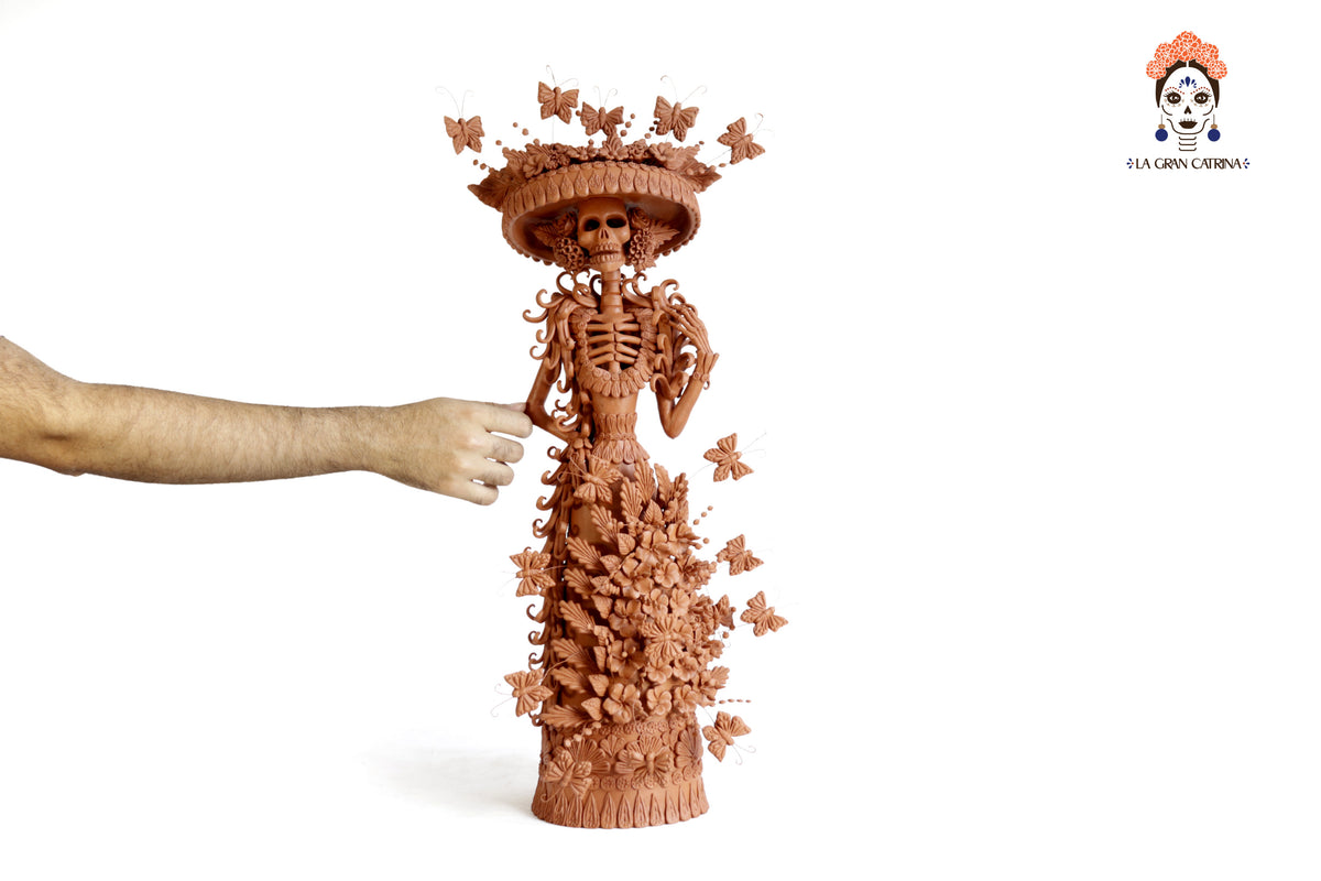Catrina de Barro Artesanal con Mariposas - 65 cm. 25.5 in. - En producción Catrina
