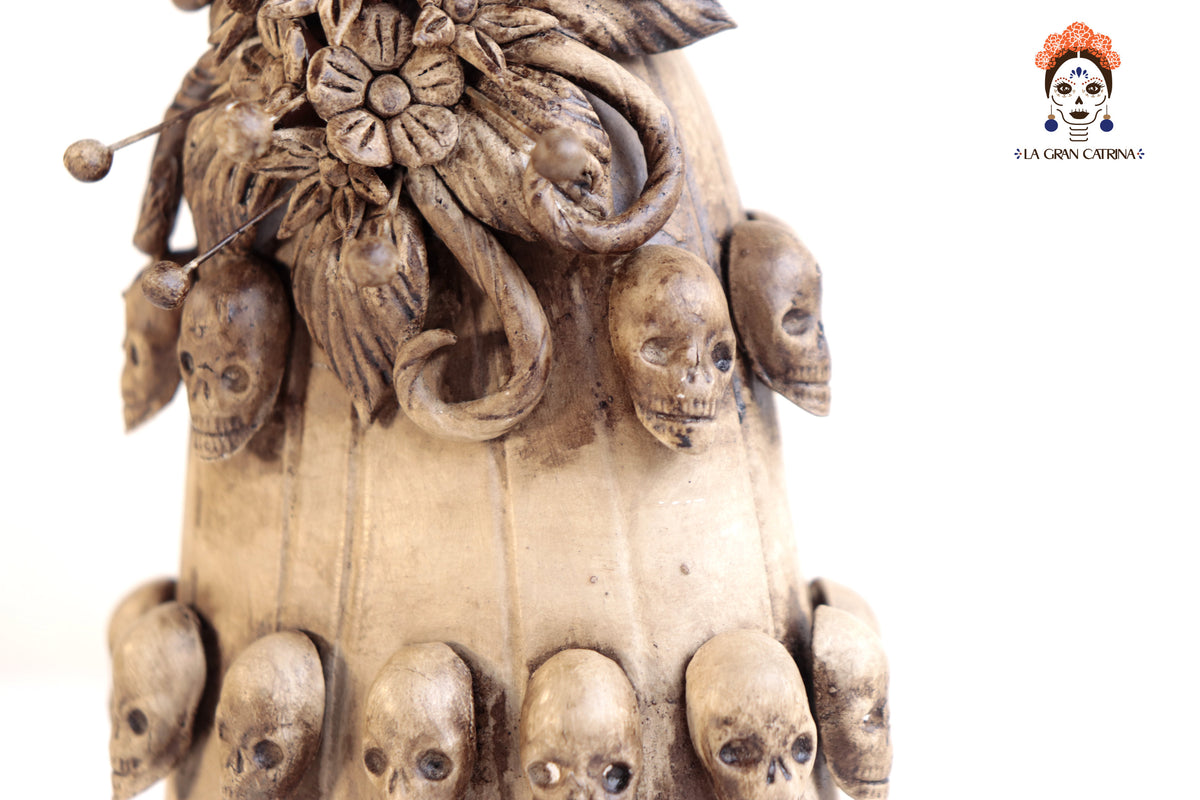 Catrina con vestido de calaveritas - 30 cm. 12 in.