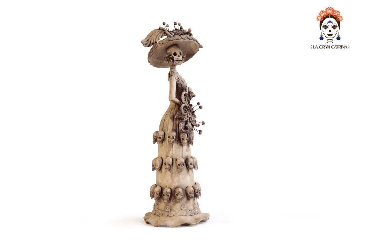 Catrina con vestido de calaveritas - 30 cm. 12 in.