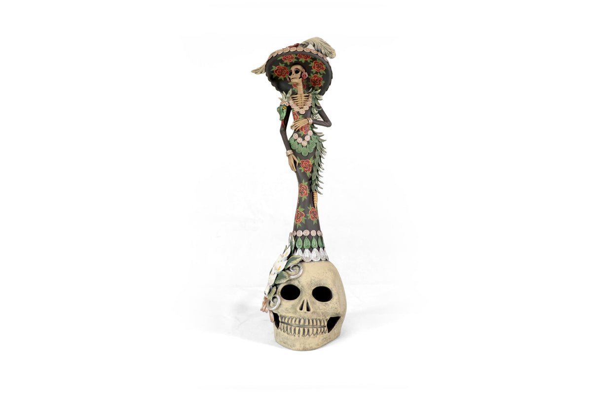 Catrina con flores rojas sobre calavera - 47 cm. 19 in. - En produccion Catrina