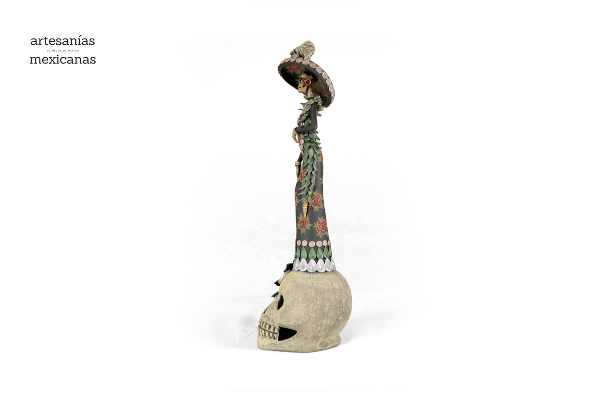 Catrina con flores rojas sobre calavera - 47 cm. 19 in. - En produccion Catrina