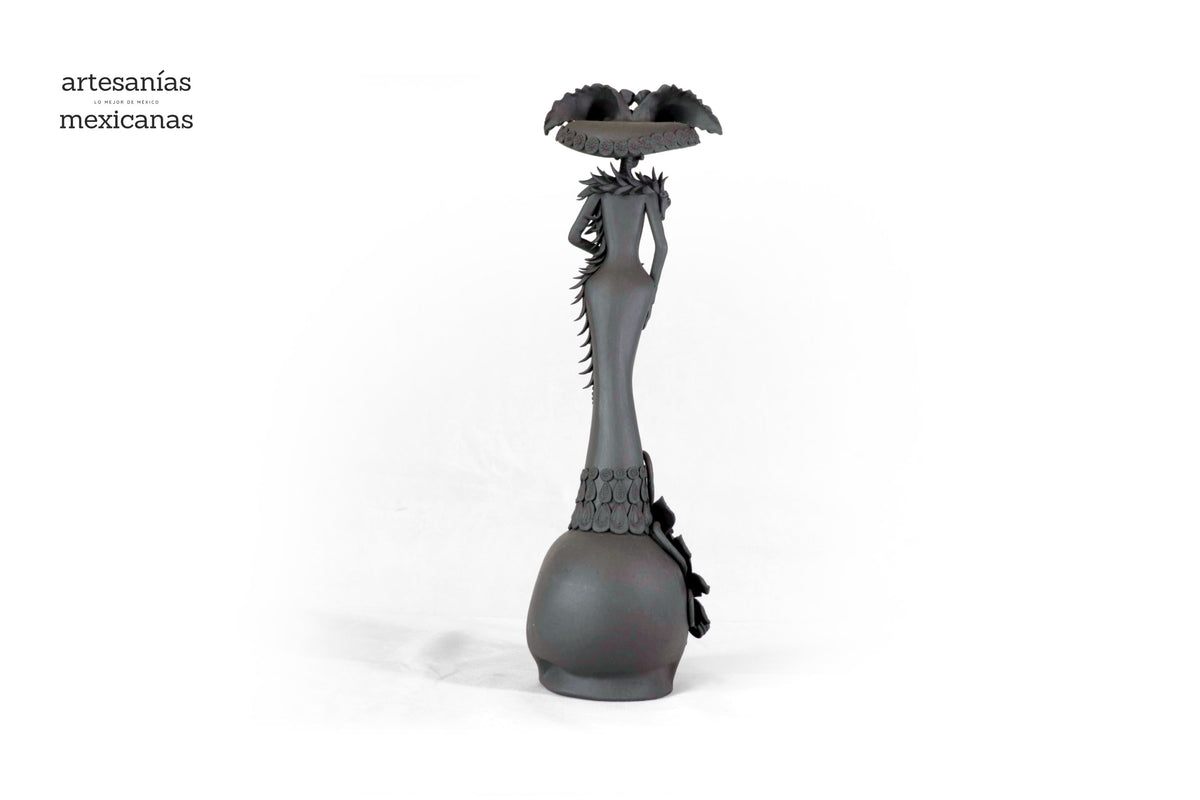 Catrina negra sobre calavera - 47 cm. 19 in. Catrina