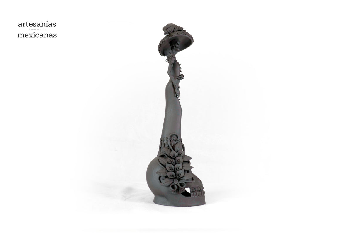 Catrina negra sobre calavera - 47 cm. 19 in. Catrina