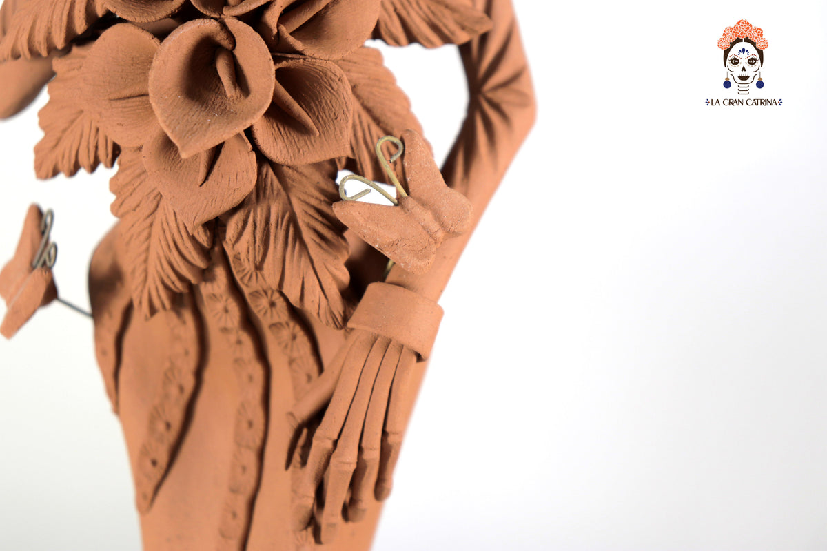 Catrina con Sombrero y Ramo - 47 cm. 18.5 in. Catrina