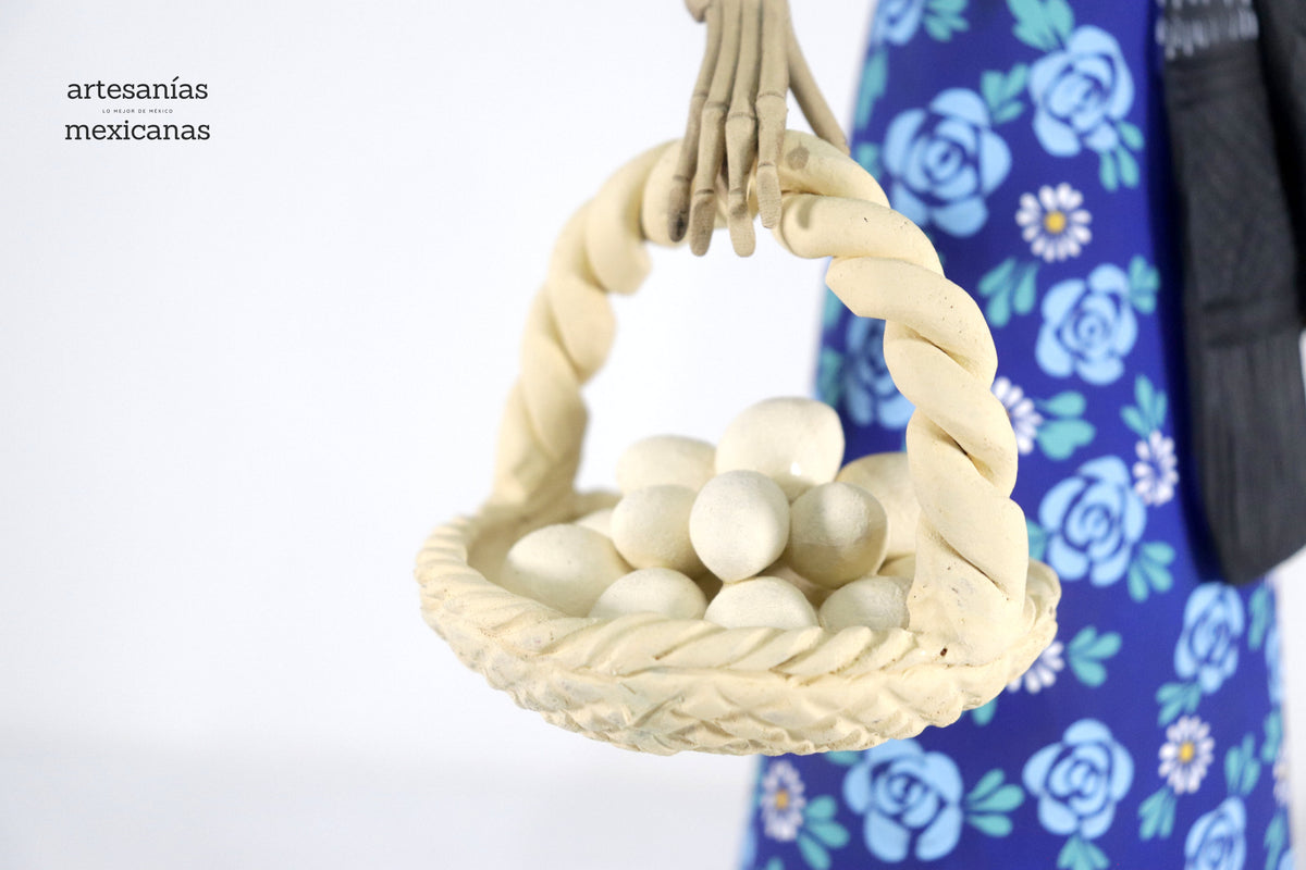 Catrina huevera - 47 cm. 19 in. - En producción Catrina