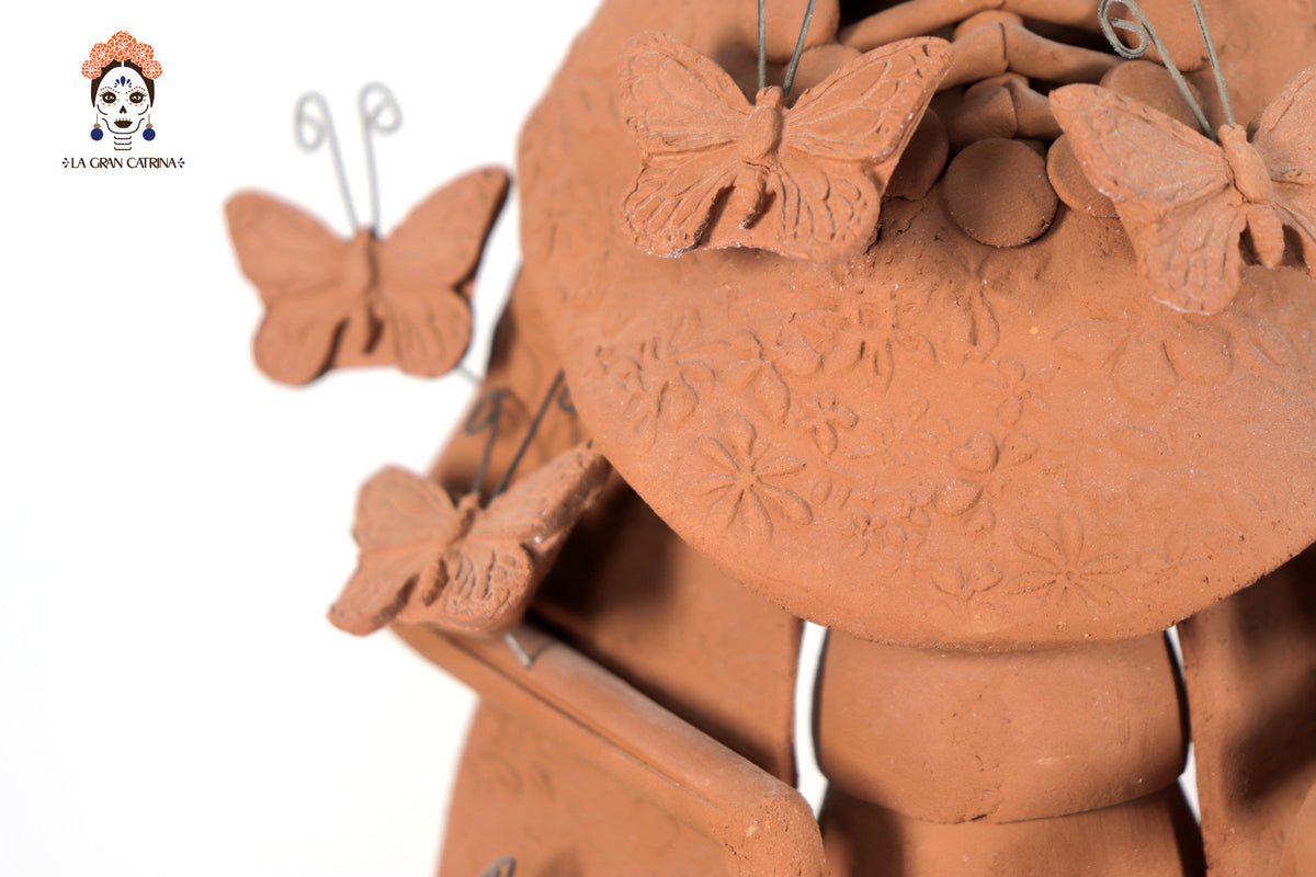 Catrina con tocado con flores cempasúchil 43 Cm. 16.9 In.