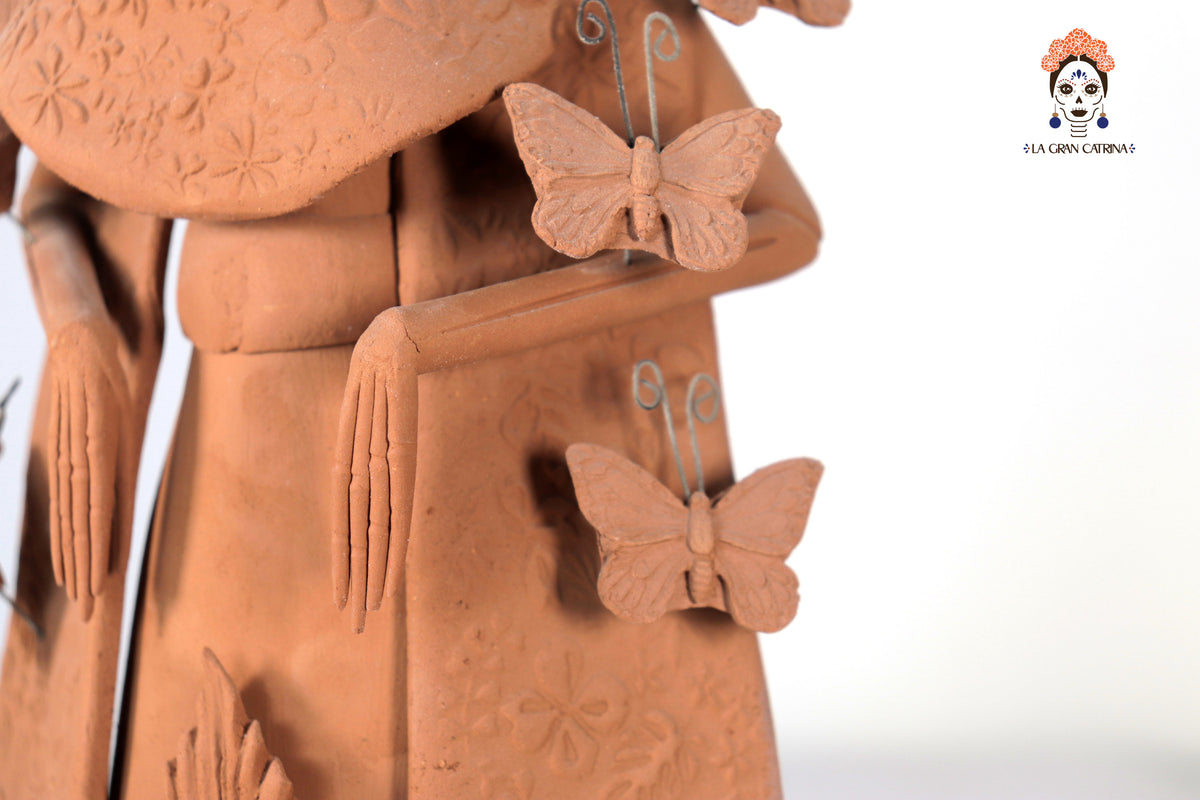 Catrina con tocado con flores cempasúchil 43 Cm. 16.9 In.