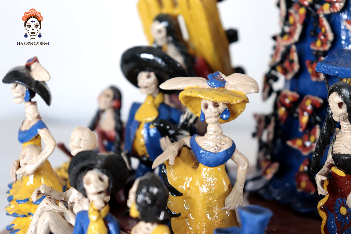 Catrina con Calaveras Bailando y Músicos - 36 cm. 14.1 in. Catrina