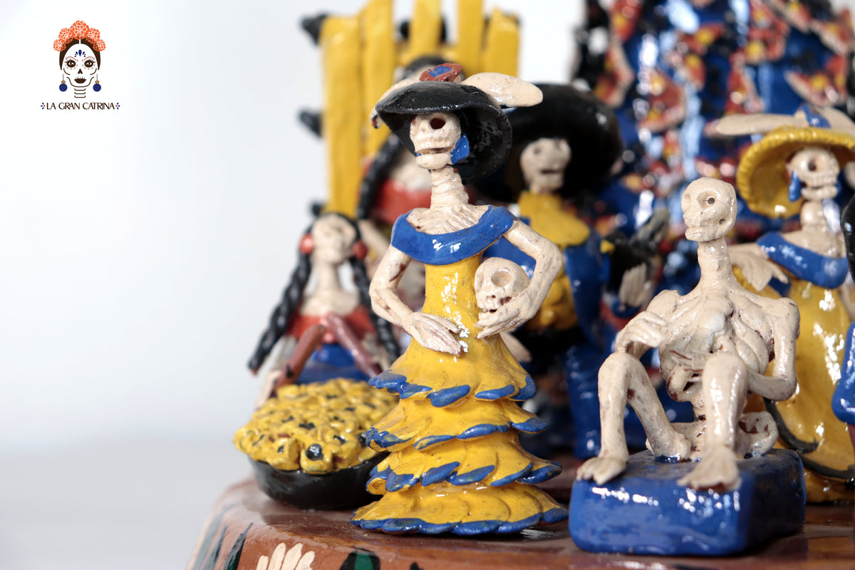 Catrina con Calaveras Bailando y Músicos - 36 cm. 14.1 in. Catrina